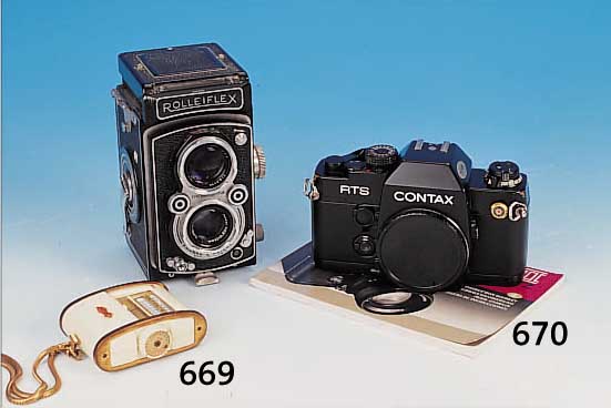 ROLLEIFLEX AUTOMAT, NO.1234032, BJ CA. 1951,MIT MX- SYNCHRONISATION; TESSAR 75MM 1:3.5, KüRZESTE ZEIT 1/250, IN LEDERTASCHE, DIESE ...