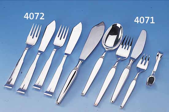 43-TEILIGES BESTECK, ROBBE & BERKING, 90ER SILBERAUFLAGE, BEST. AUS: 10 GABELN, 10 MESSER, 9 LöFFEL, 2 KUCHENGABELN, 6 KAFFEE-LöFFEL, ...