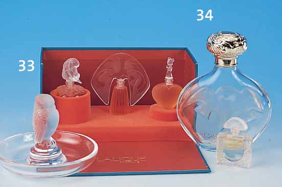 FüNF FLAKONS, LALIQUE, 2. HäLFTE 20. JH., VERSCH. GRößEN, FARBLOSES PREßGLAS, Z.T. GEFüLLT, H. 4-13 CM