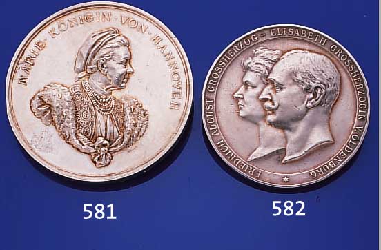 GEDENKMEDAILLE AUF DEN 81. GEBURTSTAG DER KöNIGIN MARIE VON HANNOVER, SILBER, RANDFEHLER, 1898, ENTWURF JAUNA