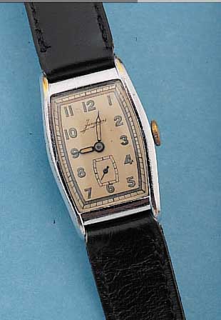 KONVOLUT: 2 HERRENARMBANDUHREN, UM 1938, BEIDE ART DECO, METALL VERCHR., EDELST.-BöDEN GEDR., 1X DOXA, ALUMINIUMZUGGLIEDERB., FORM- ANKERW. VON ...
