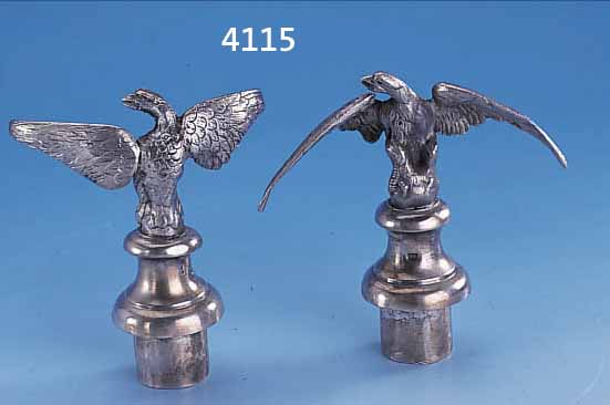 2 KORKENAUFSäTZE, ÖSTERREICH/UNGARN UM 1890, SILBER, JEWEILS MIT NATURALISTISCHE ADLER- BEKRöNUNG, H CA. 9.5 CM, SCHWERE AUSFüHRUNG