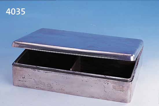 GROßE RAUCHERDOSE, 30ER JAHRE, SILBER, GEPRüFT, GLATTE FORM MIT WURZELNUßHOLZ AUS- GELEGT, INNENUNTERTEILUNG, SCHWERE MASSIVE ...