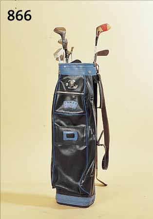 GOLFSET, ENGLAND, 1. HäLFTE 20. JH., BLAUE TASCHE, 3 DRIVER UND 6 SCHLäGER, KORRODIERT, BESCH.