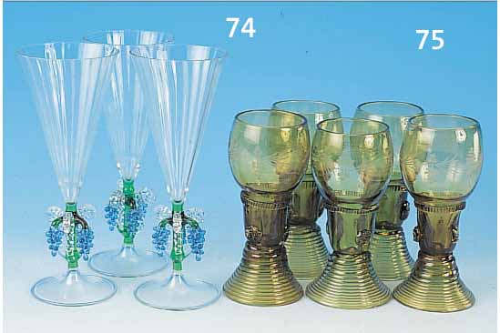 SECHS SEKTGLäSER, WOHL LAUSCHA, 30ER J., DüNNWANDIG, OPTISCH GEBLASENES FARBLOSES GLAS, STIELE VERZIERT MIT VOLLPLASTISCHEN TRAUBEN ...