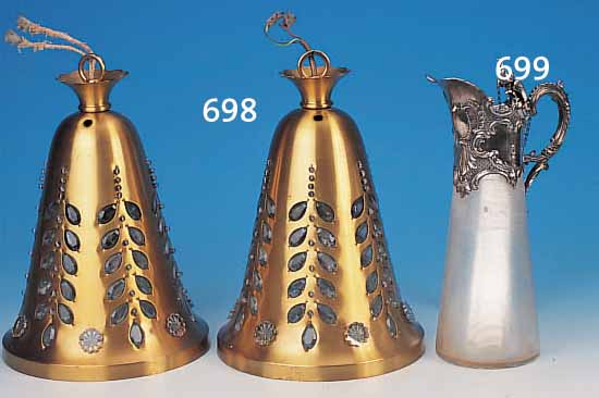 KANNE, DEUTSCH, UM 1900, KORPUS FARBLOSES GERILLTES GLAS, MONTUR METALL VERSILBERT MIT ROCAILLENDEKOR, EINSATZ ...