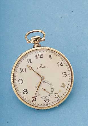 OMEGA HERRENTASCHENUHR LEPINE, SCHWEIZ UM 1929, GG 585/000, RAND WIE PENDANT U. BüGEL RELIEFIERT, BODEN STREIFENDEKOR, BLATT VERS. ALTERSBED. ...