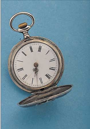 DAMENTASCHENUHR SAVONETTE, SCHWEIZ UM 1910, TULASILBER, BEIDS. JUGENDSTILDARST. LANDSCHAFT1X M. VERG. REITER, SPRUNGDECKEL IM RASTBER. BESCH., ...