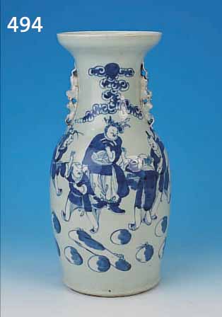 VASE, CHINA, UM 1930, PORZELLAN, BLAUMALEREI UNTER DER GLASUR, LEHRER MIT KINDERN, ANGEDEUTETE HENKEL, H. CA. 44 CM