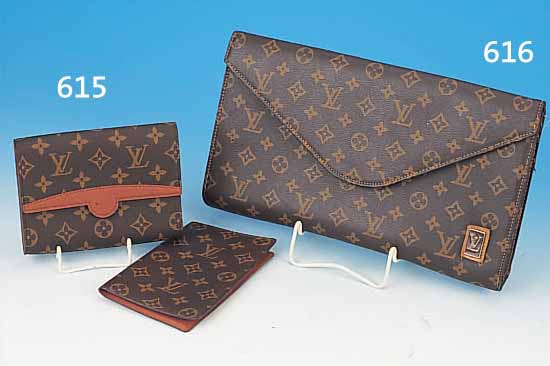 GELDBEUTEL UND BRIEFTASCHE, LOUIS VUITTON, 13 X 16.5 CM UND 17.5 X 11.5 CM