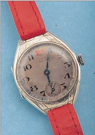 ELECTION ARMBANDUHR, SCHWEIZ UM 1925, 800ER SILBER, SCHARNIERBODEN, SCHARNIERGLASR. M . BANDANSäTZEN, BLATT FL., RUNDANKERW., 15 ST., KOMP.-UNR. ...