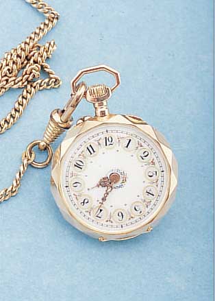 A. DUPONT DAMENANHäNGE/TASCHENUHR, SCHWEIZ UM 1910, GG 750/000, PERF. AUFWEND. EMAILBL. M. GOLD-PIQUET-ARBEIT, GOLDCUV., RäNDER MEHR- FLäCHIG, ...