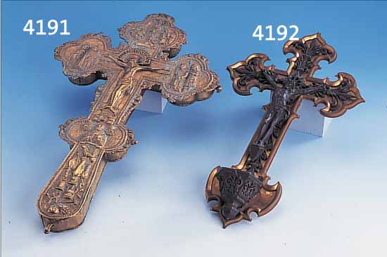 VORTRAGEKREUZ, RUßLAND UM 1900, ARCHAISIEREND, Z.T. NACH DEM VORBILD DES 18. JH., REICHE PERSONENSTAFFAGE, MESSING- BLECH Z.T. ...