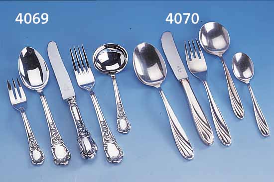 152-TEILIGES BESTECK, WMF, 90ER SILBER- AUFLAGE, BEST. AUS: 11 MESSER, 12 GABELN, 12 LöFFEL, 12 KAFFEELöFFEL, 11 FRüHSTüCKS- MESSER, ...
