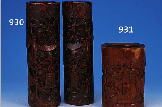 Paar HutstÄnder/Pinselbecher, China um 1880- 90, Bambus, geschnitzte Gelehrten- bzw. Palastszenen, aus dem Vollholz geschnitzt, Spannungsrisse, ...