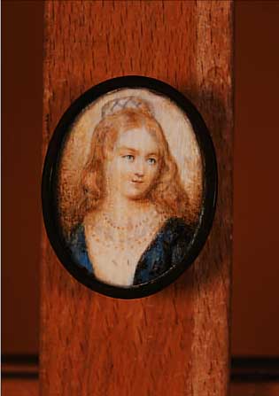 MINIATURMALEREI, DEUTSCH, UM 1900, PORTRäT EINER JUNGEN FRAU, GOUACHE AUF ELFEN- BEIN, CA. 5 X 3,8 CM, U.GL., R.