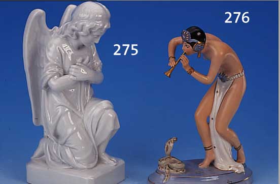 PORZELLANFIGUR, TSCHECHIEN, 20ER JAHRE, äGYPTISCHE SCHLANGENBESCHWöRERIN, BUNT BEMALT,GOLDSTAFFAGE, H. CA. 23 CM
