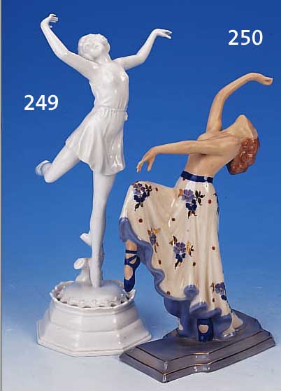 PORZELLANFIGUR, WOHL TURN UND TEPLITZ, UM 1910, SIGN. SCHAFT, TäNZERIN, BUNT BEMALTGOLDSTAFFAGE, H. CA. 27 CM