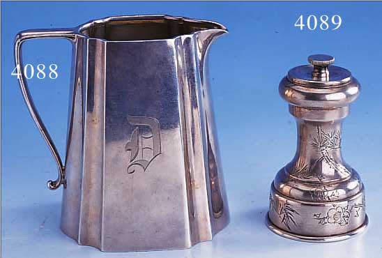PFEFFERMüHLE, JAPAN UM 1900/10, STERLINGSIL- BER, KIRSCHBLüTEN- UND KIEFERVERZIERUNGEN, GRAV., SIGN. K. UYDA TOKIO, EINZELANFERT. FüR DEN ...