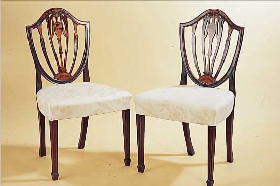 PAAR STüHLE, DEUTSCH, UM 1900, NACH ENG- LISCHEM VORBILD, BUCHE DUNKEL GEBEIZT, REICH INTARSIERT, POLSTERUNG UND BEZUG ERNEUERT, LEICHTE ...