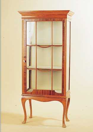 VITRINE, DEUTSCH, UM 1920-30, MAHAGONI, VERSPROSSTE TüR, H. C.A 156 CM, B. CA. 70 CM, T. CA. 40 CM, GEBR.-SPUREN