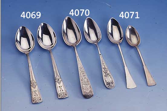 12 LöFFEL, ÖSTERREICH, UM 1890, 6 MOKKA- UND 6 KAFFEELöFFEL, SILBER, ELEGANT, IN ALTEM ETUI, CA. 185 G
