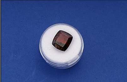 TURMALIN IM ANTIKSCHLIFF, BICOLOR, CA. 7.91 CT