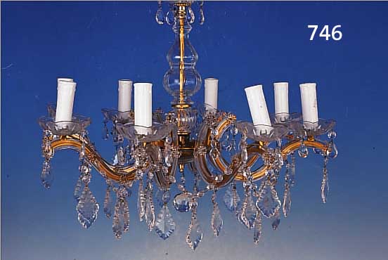LüSTER, ITALIEN UM 1960, 8 BRENNSTELLEN, Z.T. PREßGLAS, GEHäNGE GESCHNITTEN UND GE- SCHLIFFEN, FUNKTION NICHT GEPRüFT, H.: 38 CM, D. 53 CM