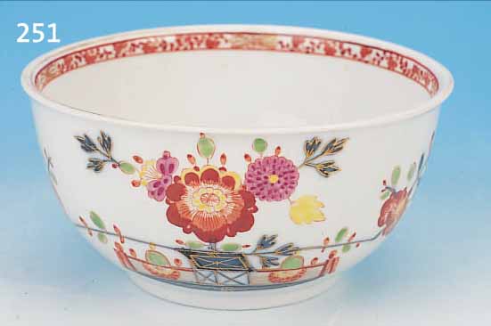 SCHALE, MEISSEN, UM 1790, PORZELLAN, QUALI- TäTVOLLE BUNTE BEMALUNG, SCHöNER UMLAUFENDER KAKIEMONDEKOR, AUCH INNEN, GOLDSTAFFAGE, D. 16,5 ...