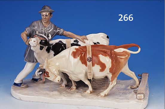GROßE FIGURENGRUPPE, MEISSEN, 20ER JAHRE, PORZELLAN, 25 X 42 CM, BAUER MIT ZWEI OCHSEN, ZWEI HöRNER ABGEBROCHEN, HAARRISSIG ...
