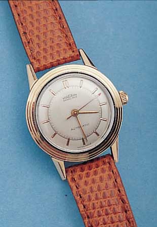 VULCAIN HERRENARMBANDUHR GRAND PRIX AUTOMATIK, REF.-NR. 297008, SCHWEIZ UM 1954, EDELST., BODEN GESCHR., LüNETTE U. SCHULTERN DER BAND- ANST. SOWIE ...