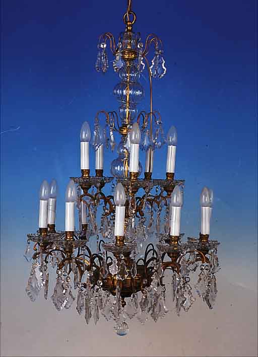 DECKENLEUCHTER, DEUTSCH, UM 1900/20, GLAS UND MESSING, H.110 CM D: 65 CM, 15 BRENNSTELLEN, REICHES GEHäNGE, ...
