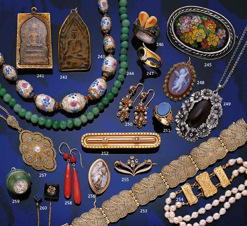 ARMBAND UND KETTE MIT ZUCHTPERLEN, BAROCK, MIT WEIßROSEFARB. LüSTER, ARMBAND- SCHLIEßE IM STIL UM 1860, ZISELIERT, KETTEN- SCHLIEßE ...