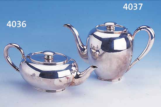 KAFFEEKANNE, ENTWURF DEUTSCH UM 1928/30, ART-DECO, 925ER SILBER, GLATTE FORM, VERTREI- BERMARKE KüHN, MODELL-NR., CA. 730 G, DäMM- RINGE ZU ...