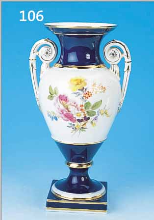 DOPPELHENKELVASE, MEISSEN, UM 1880/90, PORZELLAN, H. 29 CM, KOBALTBLAUER RAND, BEIDSEITIGE GROßE ...
