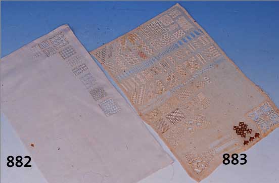 HANDARBEITSTUCH, DEUTSCH, UM 1800, VERSCH. STICKTECHNIKEN, 36 X 23 CM MIN. ALTERSSPUREN