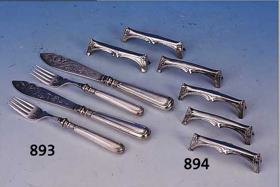 FISCHBESTECK, 16 TEILE, HENIGER, WOHL 20ER JAHRE, METALL VERSILBERT, ZISELIERT,L. 21/17 CM,
