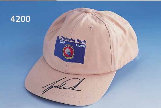 GOLF-CAP MIT AUTOGRAMM V. TIGER WOODS, KAPPE VON ESCADA, BEIGEFARB. BAUMWOLLE, DEUTSCHE BANK SAP-CUP 1999, TCP OF EUROPE, SCHILD MIT ...