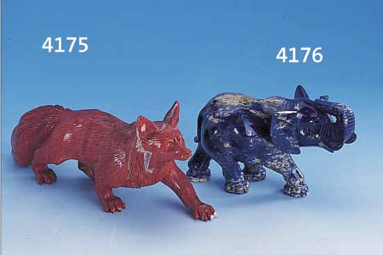 SKULPTUR: ELEFANT, VOLLPLAST. GEARBEITET AUS LAPISLAZULI, HERVORR. FARBE, INTENSIVES BLAU MIT MATRIX UND PYRIT, L. CA. 13 CM, UNGE-FäRBT