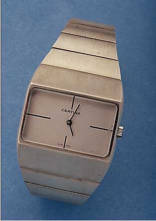 CERTINA HERRENARMBANDUHR, SCHWEIZ UM 1972, 925ER SILBER, MATTIERT, BODEN AUFGEDRüCKT, GLAS FEINRISSIG B. 3, DESIGN E D, RUNDANKERW. 17 STEINE, ...