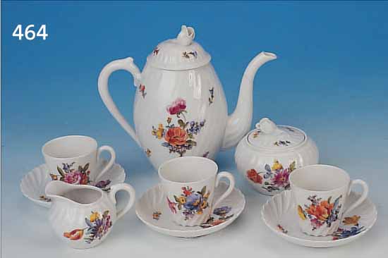 KAFFEESET FüR DREI PERSONEN, NYMPHENBURG, UM 1955/60, PORZELLAN, STREIFIG RELIEF. WANDUNG, BUNTE BLUMENMALEREI: DREI TASSEN MIT ...