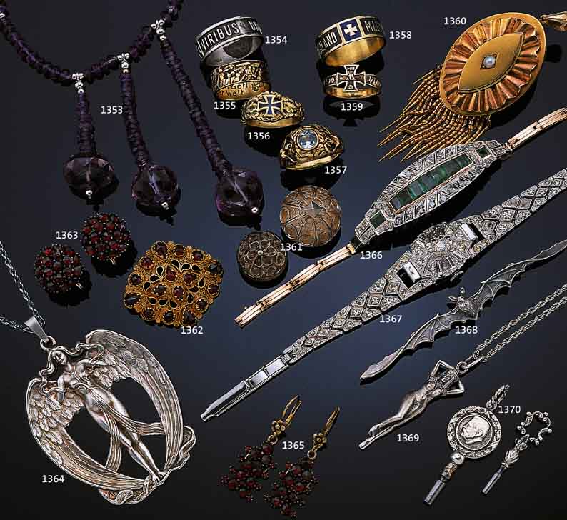 PAAR OHRGEHäNGE, BöHMEN UM 1880/1900, TOMBAKFASSUNG, BüGEL SILBER VERGOLDET, SCHöNERGRANATBESATZ, DEKORATIV