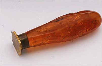 PETSCHAFT AUS BERNSTEIN, KöNIGSBERGER WELLEN- SCHLIFF, LEICHT BEST., CA. 30ER JAHRE, SIEGEL METALL UNGESCHNITTEN, H CA. 8.5 CM