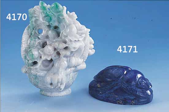 BRIEFBESCHWERER AUS LAPISLAZULI; SKARABäUS, SCHöNES BLAU, VOLLPLASTISCH, UNGEFäRBT, MITPYRIT UND MATRIX, NATüRLICHE RISSE, L. CA. 8.5CM