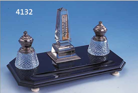 SCHREIBTISCHABLAGE, NIEDERLANDE UM 1890, MONTUREN SILBER, PLATTE HOLZ SCHWARZ GELACKT, GEFäßE KRISTALLGLAS RHOMBENSCHNITT, GESCHLIF- FEN, MIT ...