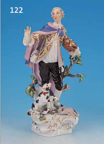 PORZELLANFIGUR, MEISSEN, 1924-33, PFEIFFERZEIT, KAVALIER MIT FRüCHTEKORB UND HUND, ZWEI ...