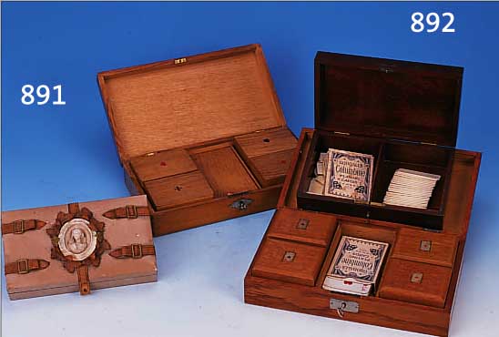 DREI SPIELKASSETTEN, ENGLISCH UND DEUTSCH, UM 1900/10, HOLZKäSTEN, 6 X 21 CM, BIS 16 X 27 CM, DREI ...