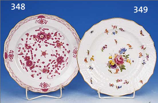 ANBIETPLATTE, MEISSEN, UM 1890, PORZELLAN, 1. WAHL, RELIEFIERTER RAND, BUNTE MALEREI VON BLUMENBOUQUET UND STREUBLUMEN, GOLDRAND, D. CA. 25 CM