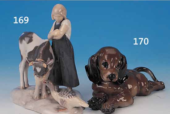 PORZELLANFIGUR, BING & GRöNDAHL, SIGN. A. LOCHER, 20. JH., PORZELLAN, 21 X 22 CM, MäDCHEN ...
