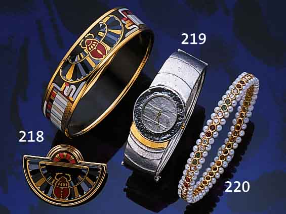 SCHMUCKSET, ÖSTERREICH, WIEN, 20.JH., ENTWURF UND HERSTELLUNG ATELIER MICHAELA FREY,METALL 24KT HARTVERGOLDET, MEHRFACHER EMAIL- AUFTRAG ...